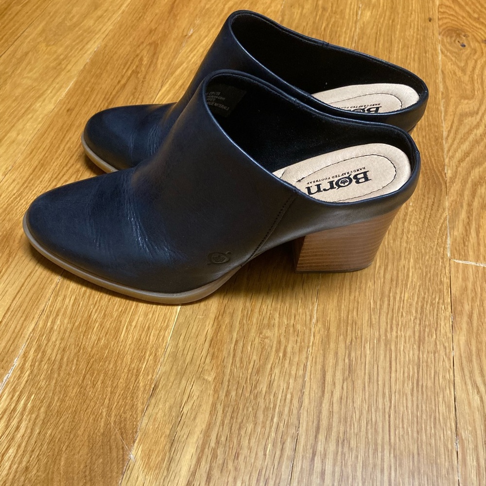 Born black leather Mules